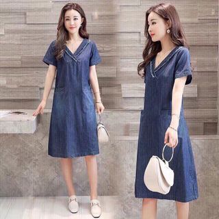 Đầm Jean Cổ Đắp Chéo Tim Hai Túi Trước