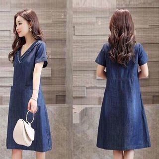 Đầm Jean Cổ Đắp Chéo Tim Hai Túi Trước