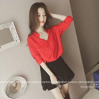 ÁO CỔ V trắng đỏ đen