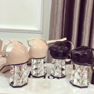Giày sandal đế đá