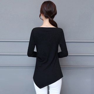 Áo cổ thuyền vạt nhọn
