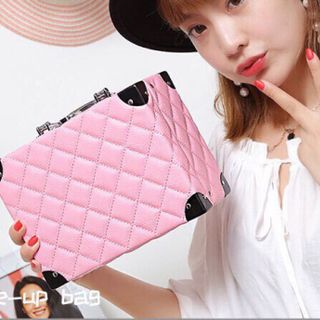 Thùng đựng đồ trang điểm
