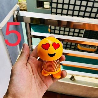 Emoji lò xo thú lắc giải trí đồ chơi xe hơi