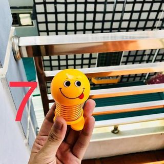 Emoji lò xo thú lắc giải trí đồ chơi xe hơi