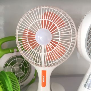 Quạt tích điện kiêm sạc dự phòng