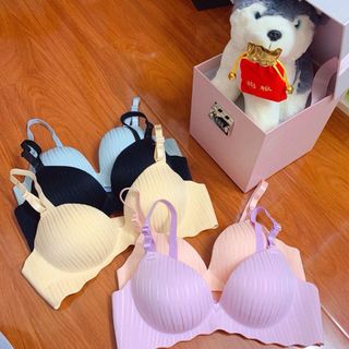 Áo lót đúc kẻ bàn tay nâng ngực không gọng