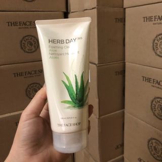 Sữa rửa mặt Herb day 365 Cleansing Foam