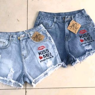 Quần short jeans Kiss Me