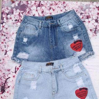 Quần short jeans tim đỏ
