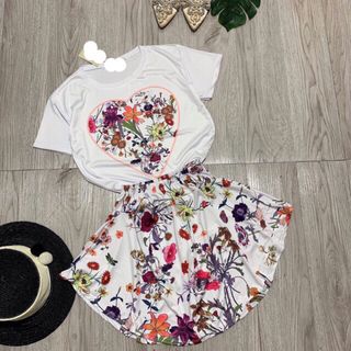 Set áo phông mix chân váy hoa