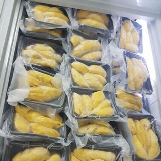 Múi sầu riêng đông lạnh được làm từ trái sầu riêng tươi ngon để đảm bảo được hương vị còn giữ được nguyên bản nhất Múi sầu riêng béo bùi dẻo ngọt cùng hương vị sầu riêng thơm lừng sẽ khiến bạn muốn ăn không ngừng Đóng gói Khay 450g Sỉ lẻ