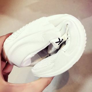 GIÀY THỂ THAO NỮ KÈM HÌNH THẬT