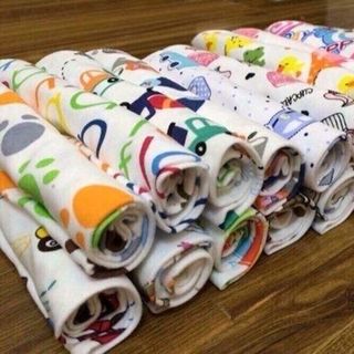 yếm có nút cài cho bé