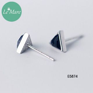 Khuyên tai tam giác đen E5874