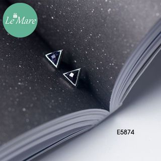 Khuyên tai tam giác đen E5874