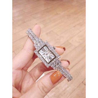 Đồng hồ nữ thời trang Royal Crown 3586 dây đá