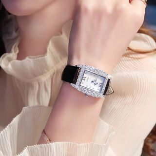 Đồng hồ nữ thời trang Royal Crown 6111 mặt chữ nhật cách điệu