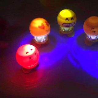 EMOJI LÒ XO LOẠI CÓ ĐÈN NHÁY ĐỒ CHƠI XE HƠI