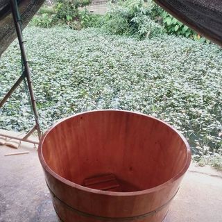 bồn tắm gỗ hình tròn