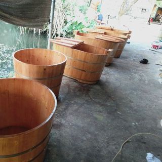 bồn tắm gỗ hình tròn