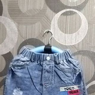 jeans bé trai