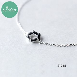 Lắc chân ngũ giác đá đen S1714