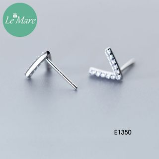 Khuyên tai bạc chữ V đính đá E1350