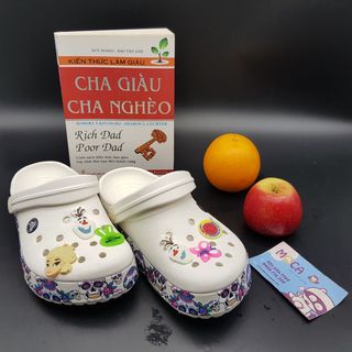Dép crocs trắng hoạ tiết