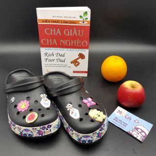 Dép crocs Đen hoạ Tiết