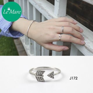 Nhẫn mũi tên đính đá J172