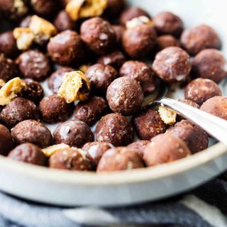 DATE 02/2020 Ngũ cốc dinh dưỡng 330g - Ngũ cốc ăn sáng Milo giòn rụm mà giá cũng giòn tan