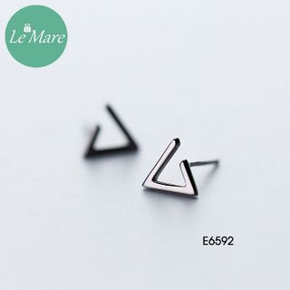 Khuyên tai tam giác đen E6592