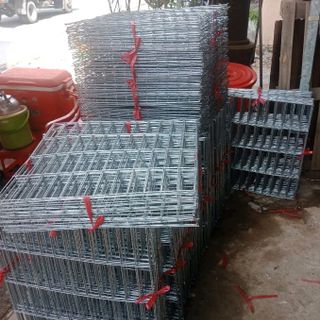 chuồng gà khổ 60vuông luôn khay ton sơn tỉnh điên