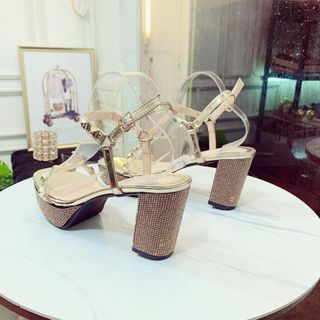 Giày sandal got trụ đinh