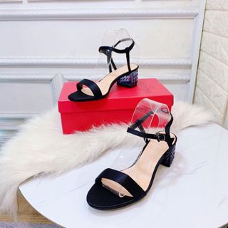 Giày ấn