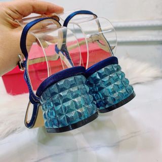 Giày ấn