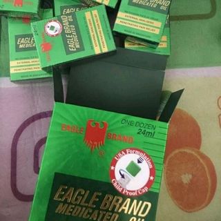 dầu gió xanh con ó của mỹ 2 nắp