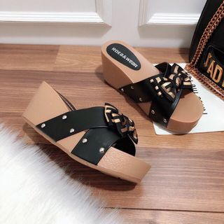 Dép xuồng hoa