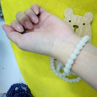 chuỗi đeo tay phong thủy 8li Màu mới Giá sỉ 6k/1 chuỗi