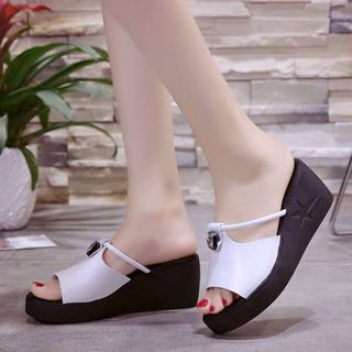Dép xuồng đinh da
