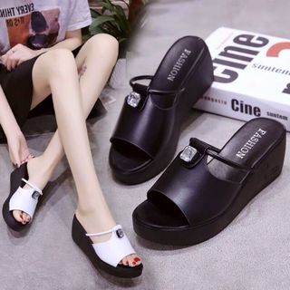 Dép xuồng đinh da