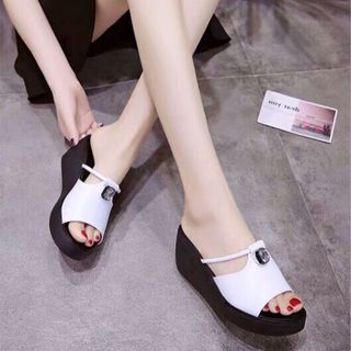 Dép xuồng đinh da