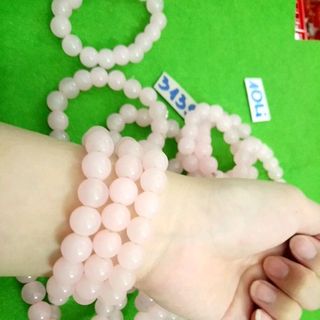 chuỗi đeo tay phong thủy đá 10li màu hồng nhạt