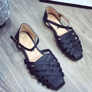 Giày sandal roi