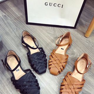 Giày sandal roi
