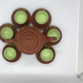 BỘ ẤM CHÉN BÁT TRÀNG - Vẽ mai vàng tô điểm không gian phòng khách