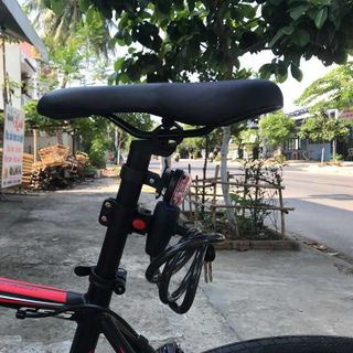 xe đạp đua Chevelo khung nhôm màu đen đỏ