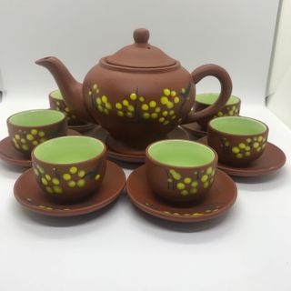 BỘ ẤM CHÉN BÁT TRÀNG - Vẽ mai vàng tô điểm không gian phòng khách