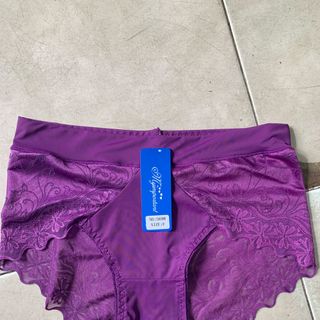Quần lót ren phom to