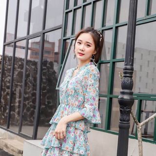 Đầm tầng xoè tay loe